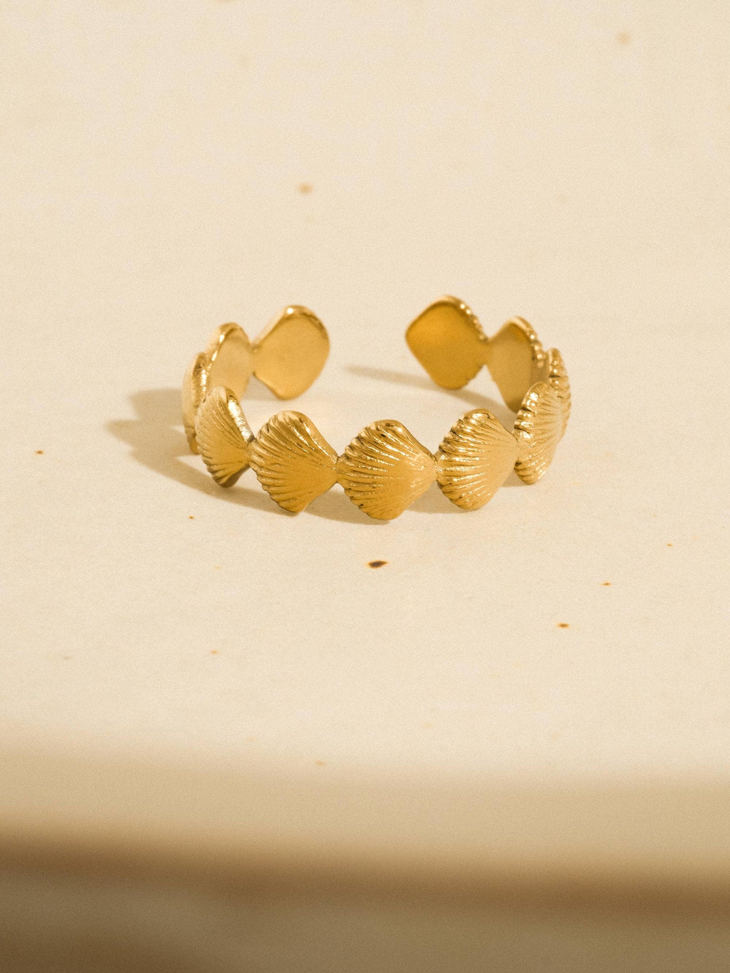 Aquelle Shell Band Open Ring