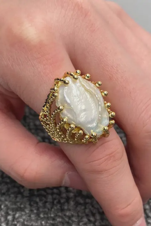 Inlaid Pearl Hollow Ring