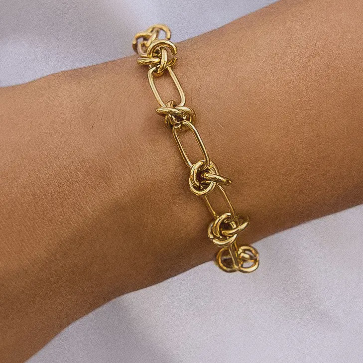 Nivra Chain Knot Bracelet