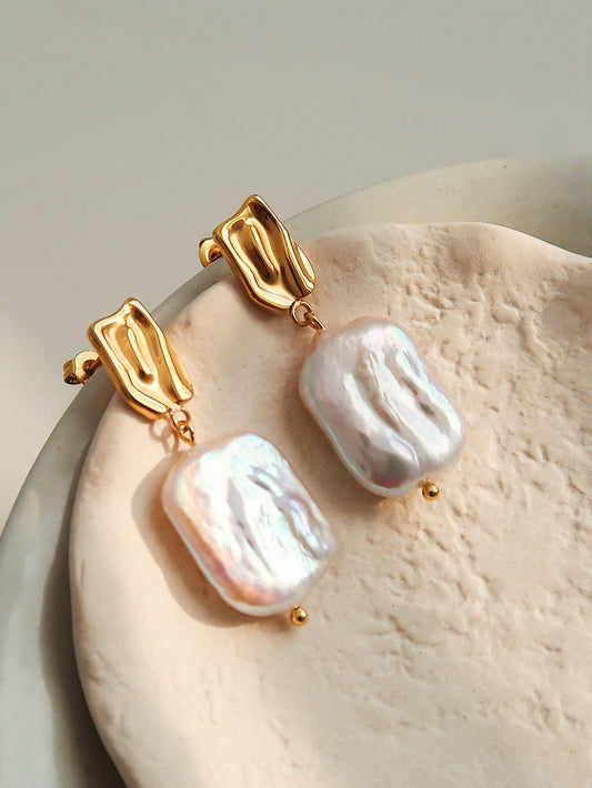 Charis Baroque Pearl Gold Earring