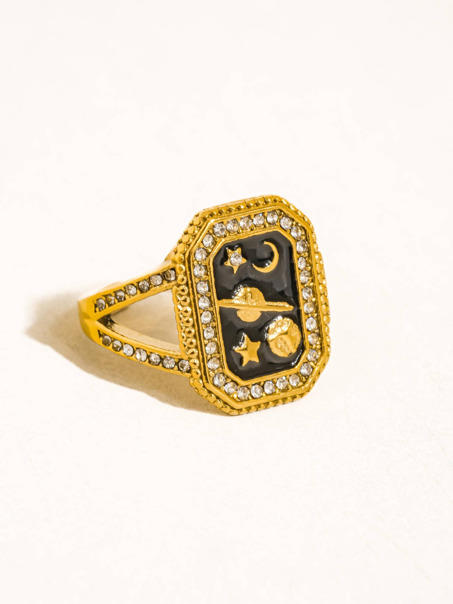 Lulora Black Statement Ring