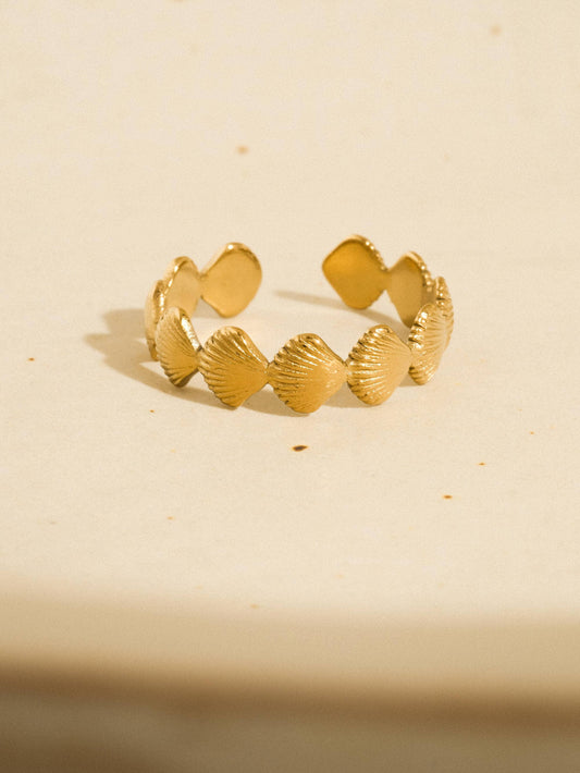 Aquelle Shell Band Open Ring