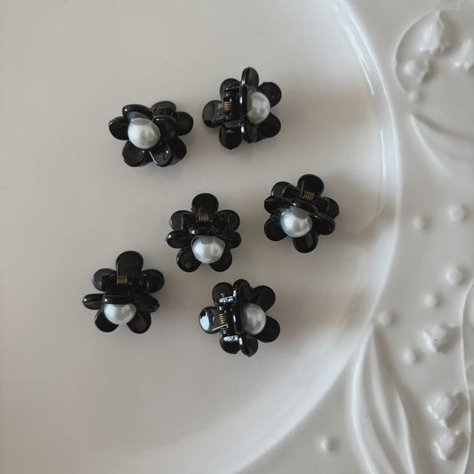 Black Daisy Pearl Mini Hair Clips