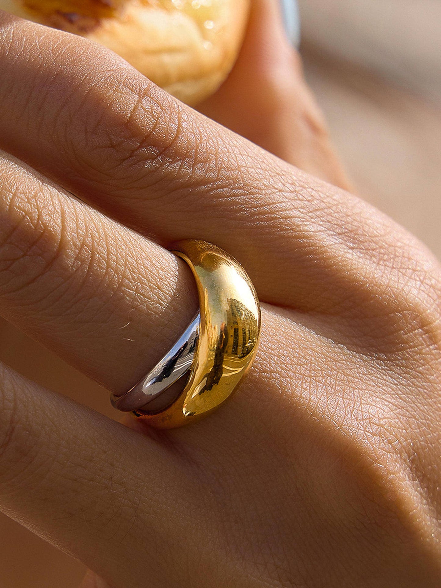 Almare Two-Tone Dome Band Ring